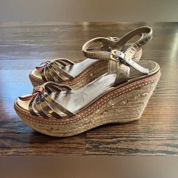 PRADA Patent Leather Espadrille Wedge Sandals Sz. 37 Gold/Brown Bow Accent - Picture 3 of 9